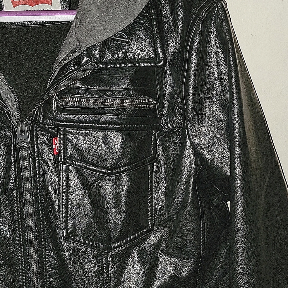 Levi's Men's Faux Leather Hooded Trucker Jacket M Black.